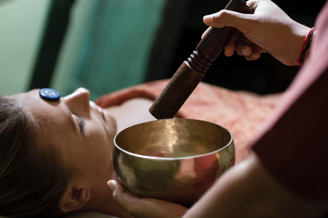 Adiwana Suweta Ubud Exterior foto A singing bowl being played