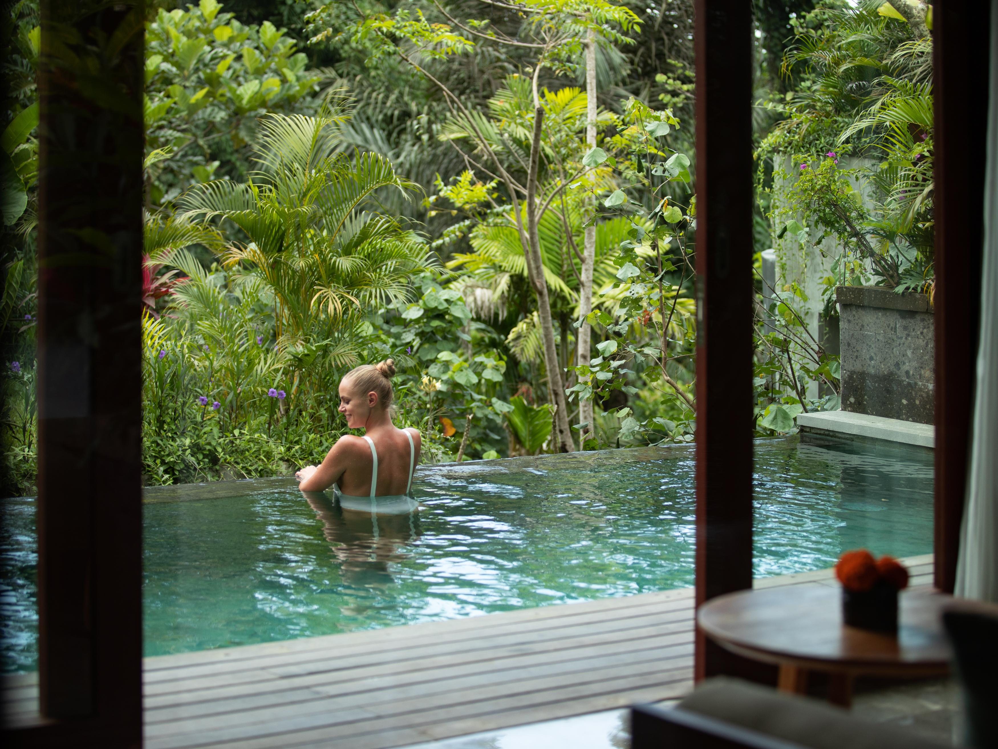 Adiwana Suweta Ubud Exterior foto A pool at the resort