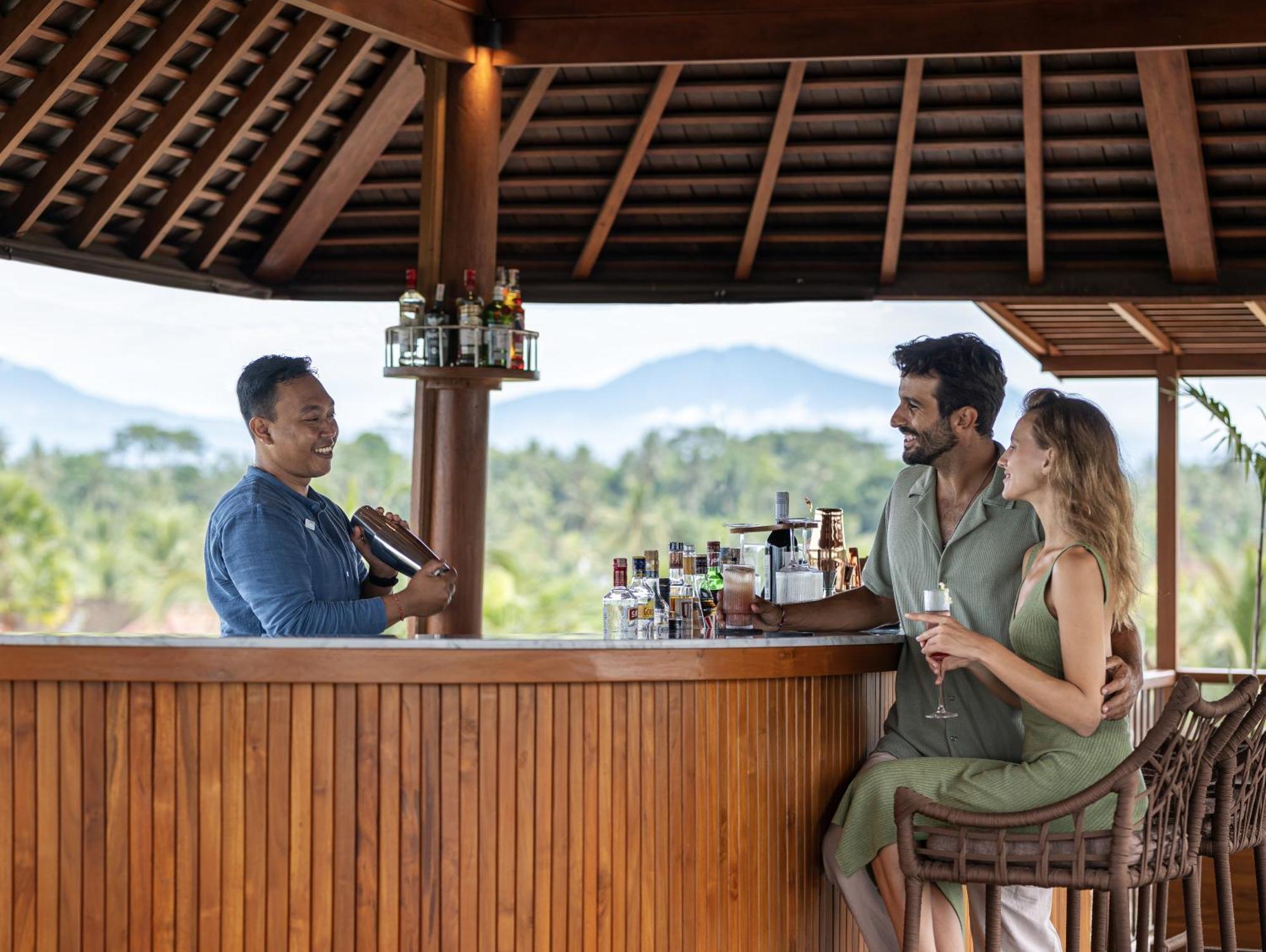 Adiwana Suweta Ubud Exterior foto The bar at the resort